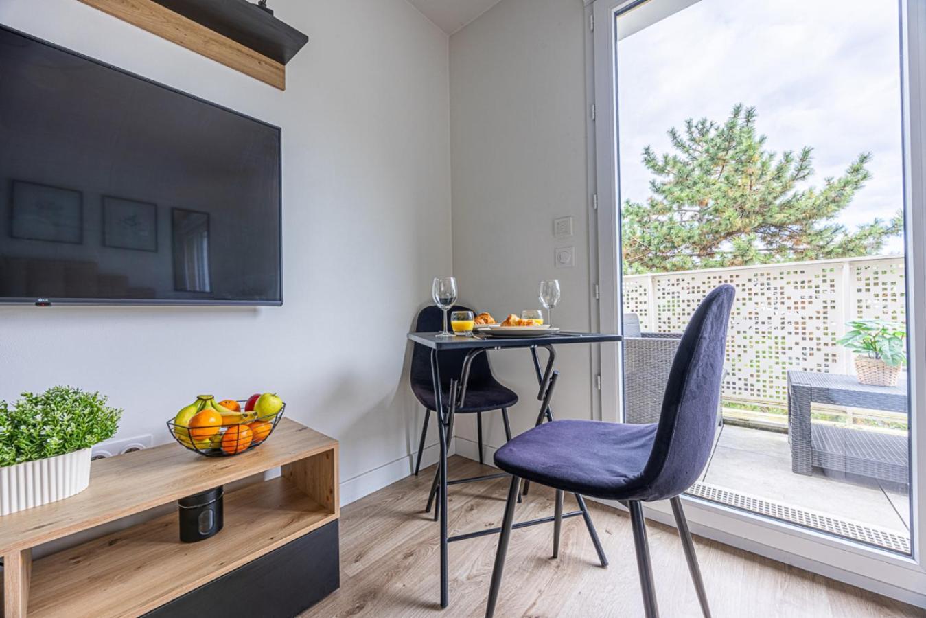 Studio Entre Paris & Disneyland Noisy-le-Grand Bagian luar foto